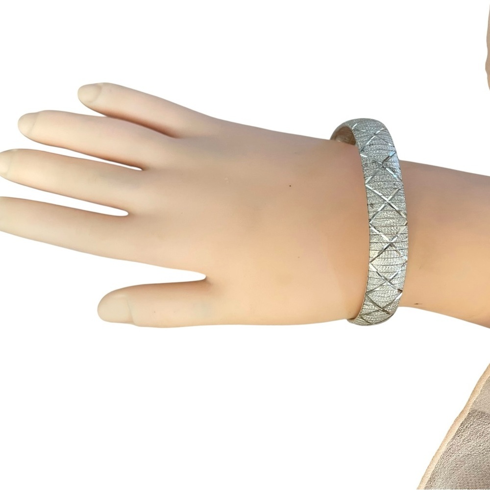 Italian Sterling Silver Diamond Cut Chevron Omega Cubetto Bracelet, Textured.